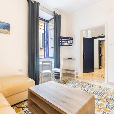 A Studio Apartment In Malta'S Capital Valletta Bagian luar foto
